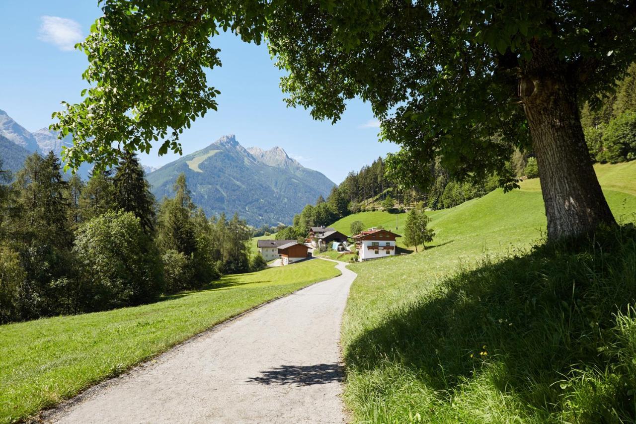 Gasthof Groebenhof Fulpmes Exterior photo